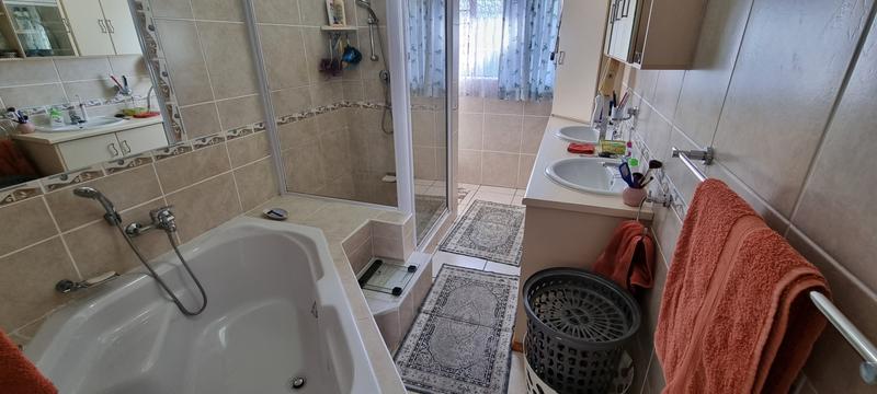 4 Bedroom Property for Sale in Fraaiuitsig Western Cape